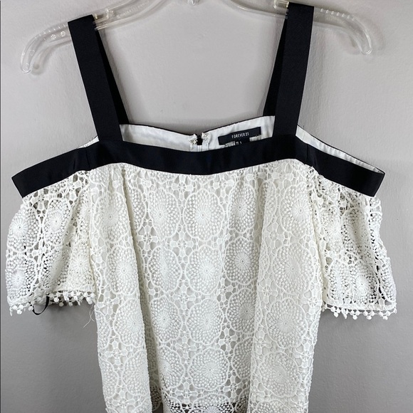 FOREVER21 Black and White Cropped Ruffled Blouse - Picture 1 of 16